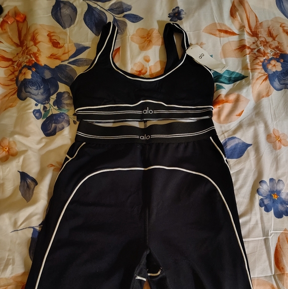 ALO Yoga Black and White Leggings and top set - Picture 1 of 2